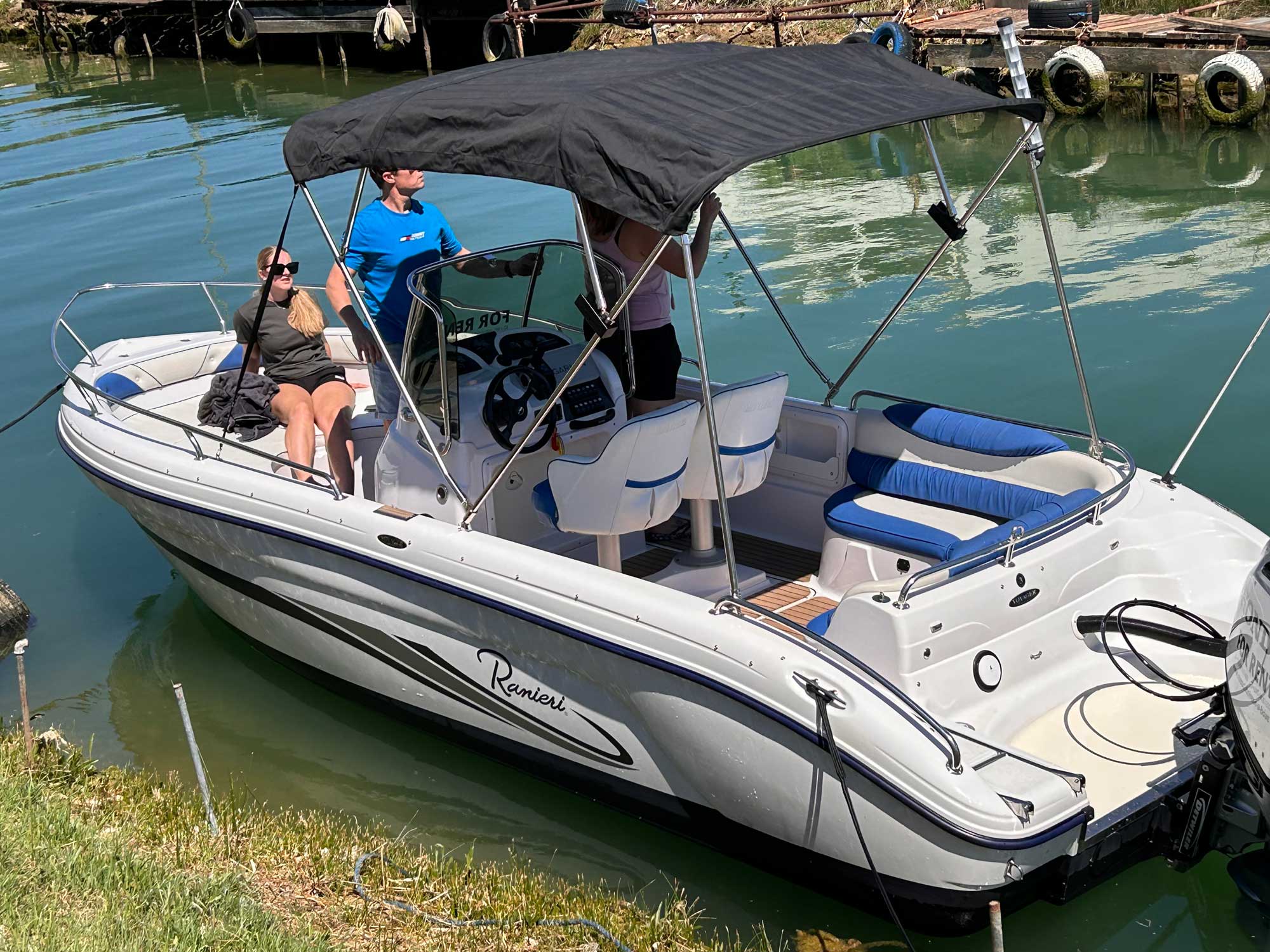 Raineri Voyager 22 Nin rent a boat