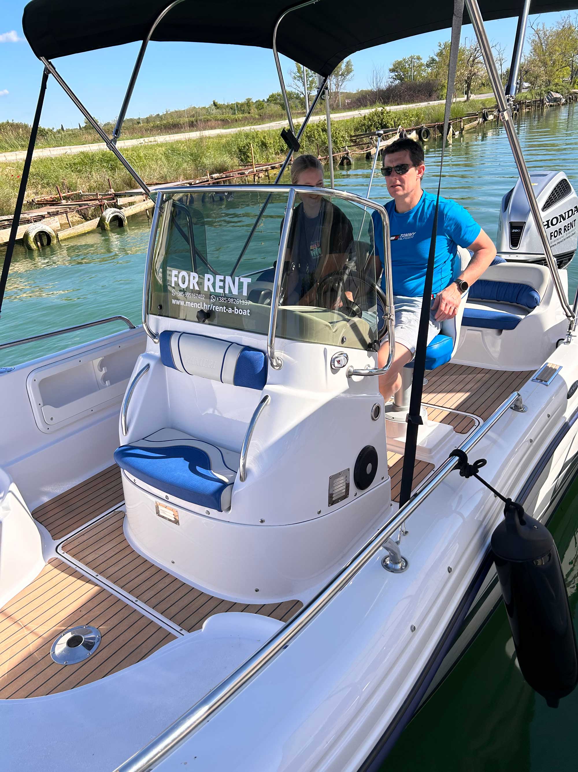 Raineri Voyager 22 Nin rent a boat