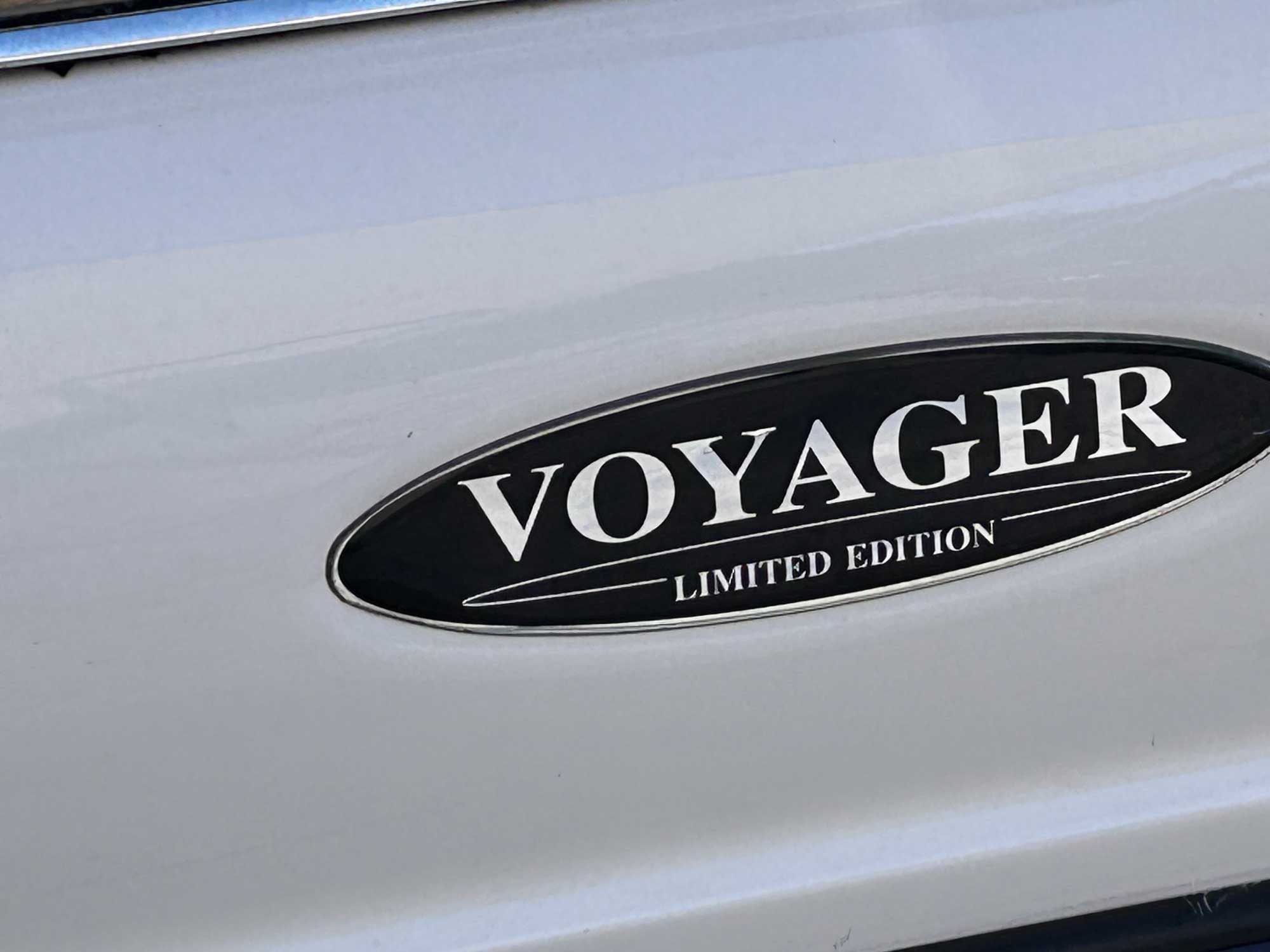 Raineri Voyager 22 Nin rent a boat